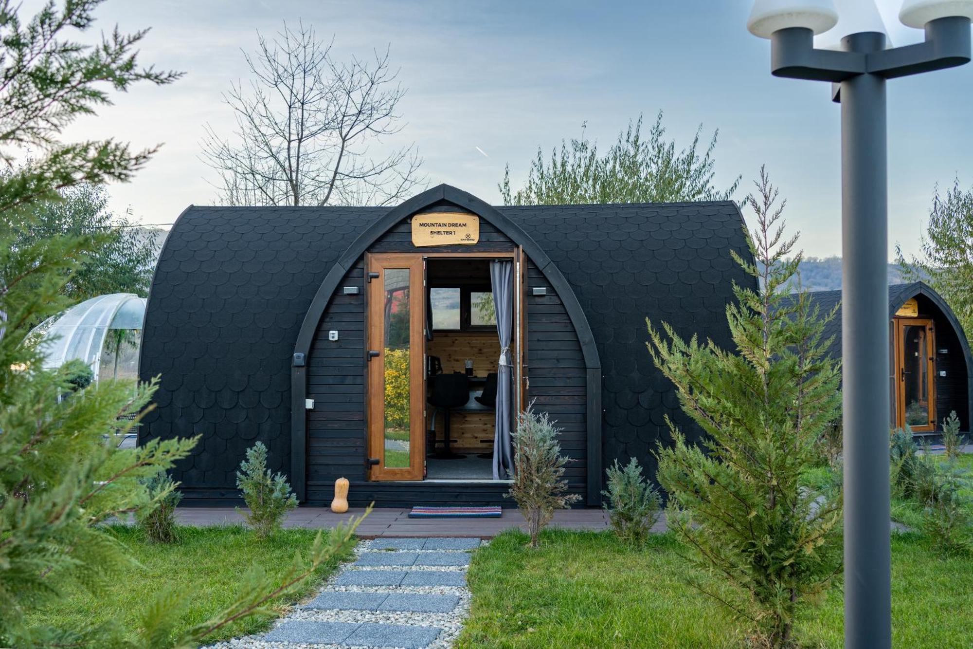 Glamp In Style Pods Resort Bran  Exterior foto