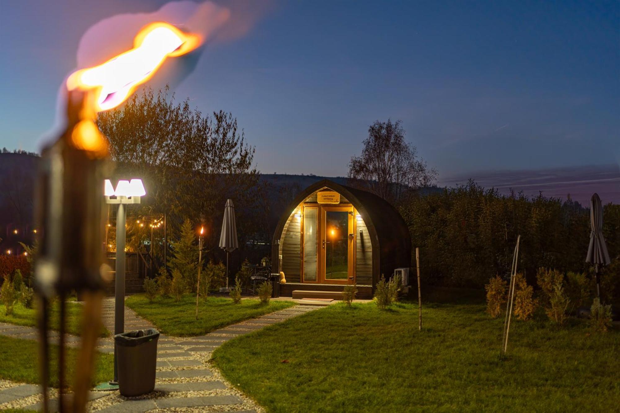 Glamp In Style Pods Resort Bran  Exterior foto