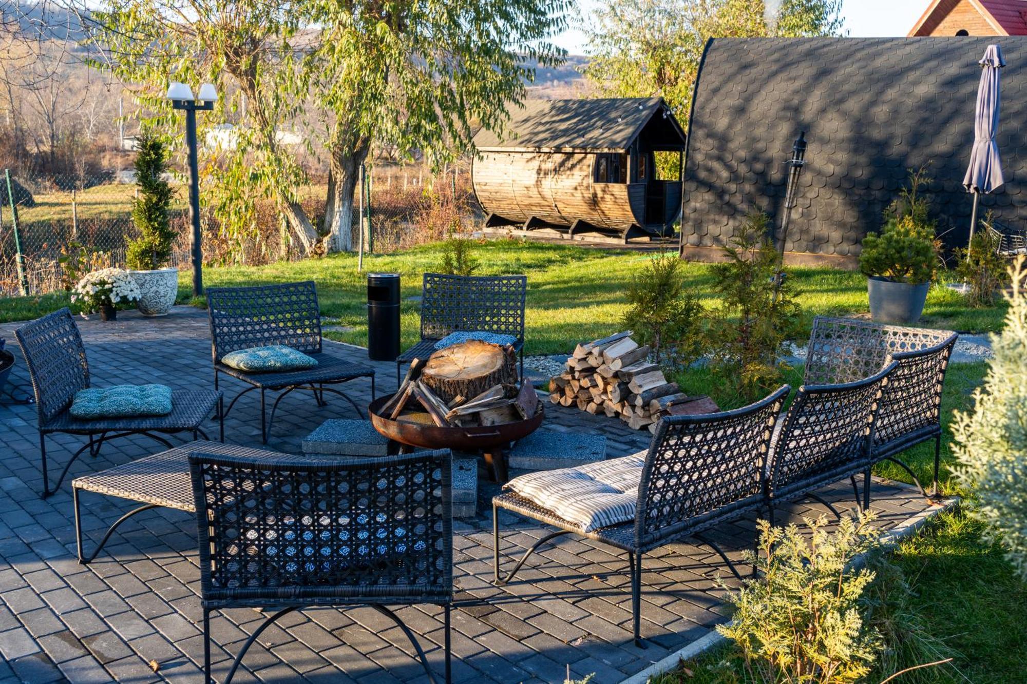 Glamp In Style Pods Resort Bran  Exterior foto