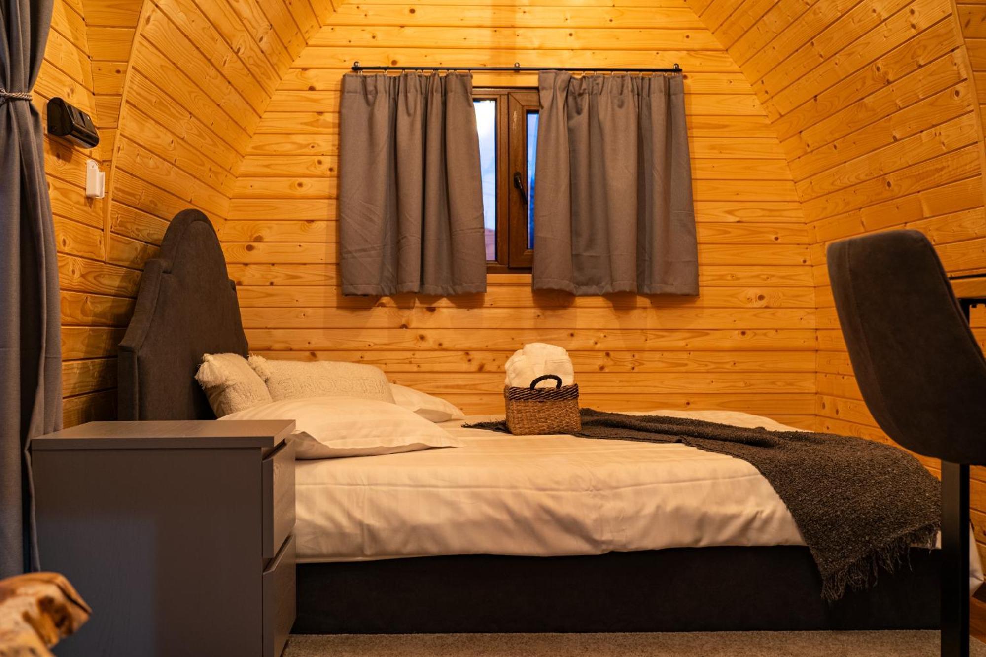 Glamp In Style Pods Resort Bran  Exterior foto