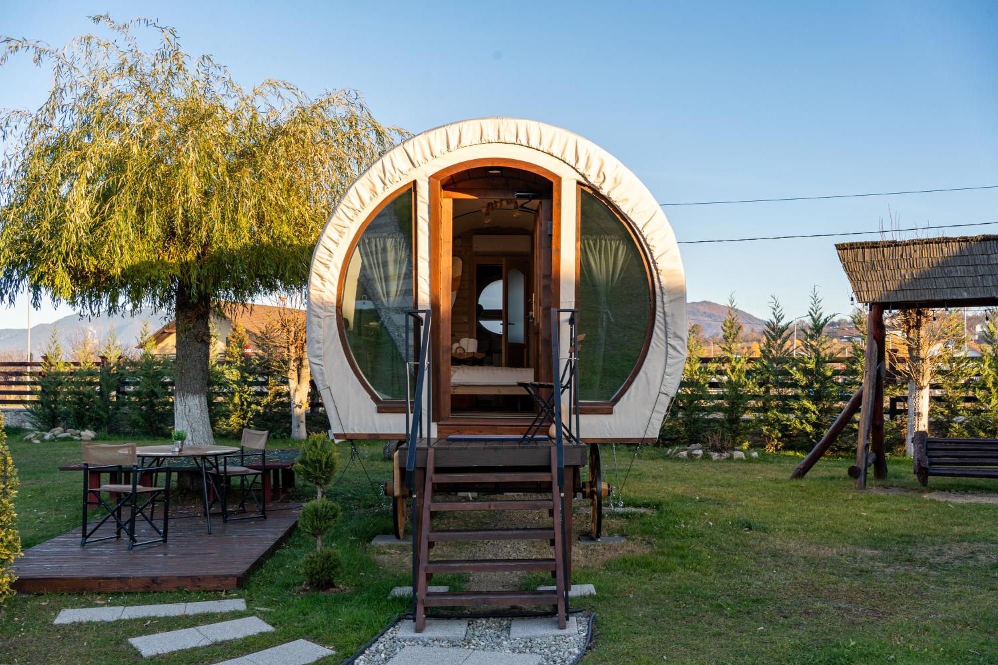 Glamp In Style Pods Resort Bran  Exterior foto