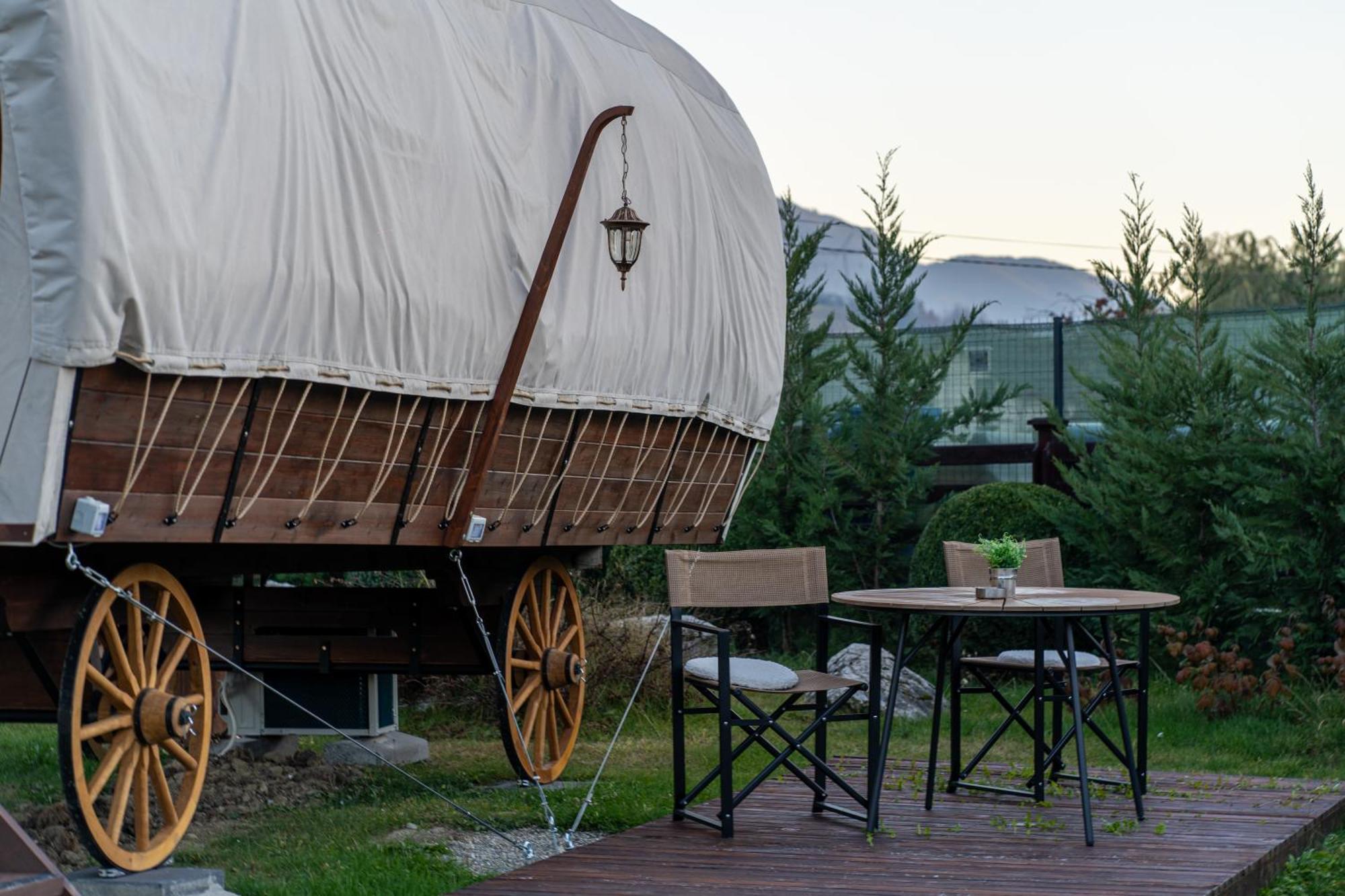 Glamp In Style Pods Resort Bran  Exterior foto
