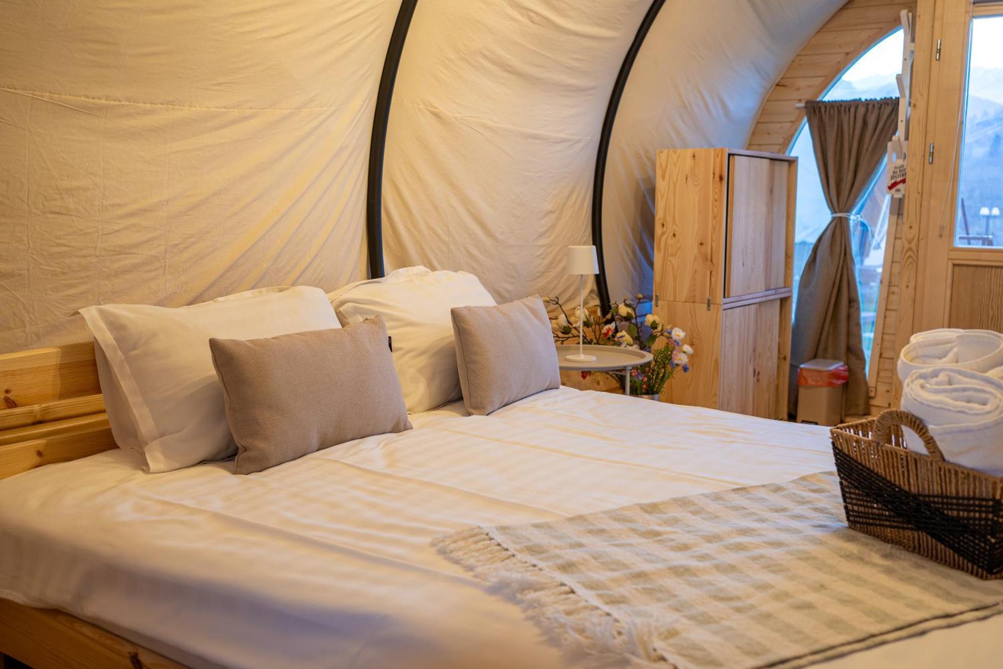 Glamp In Style Pods Resort Bran  Exterior foto