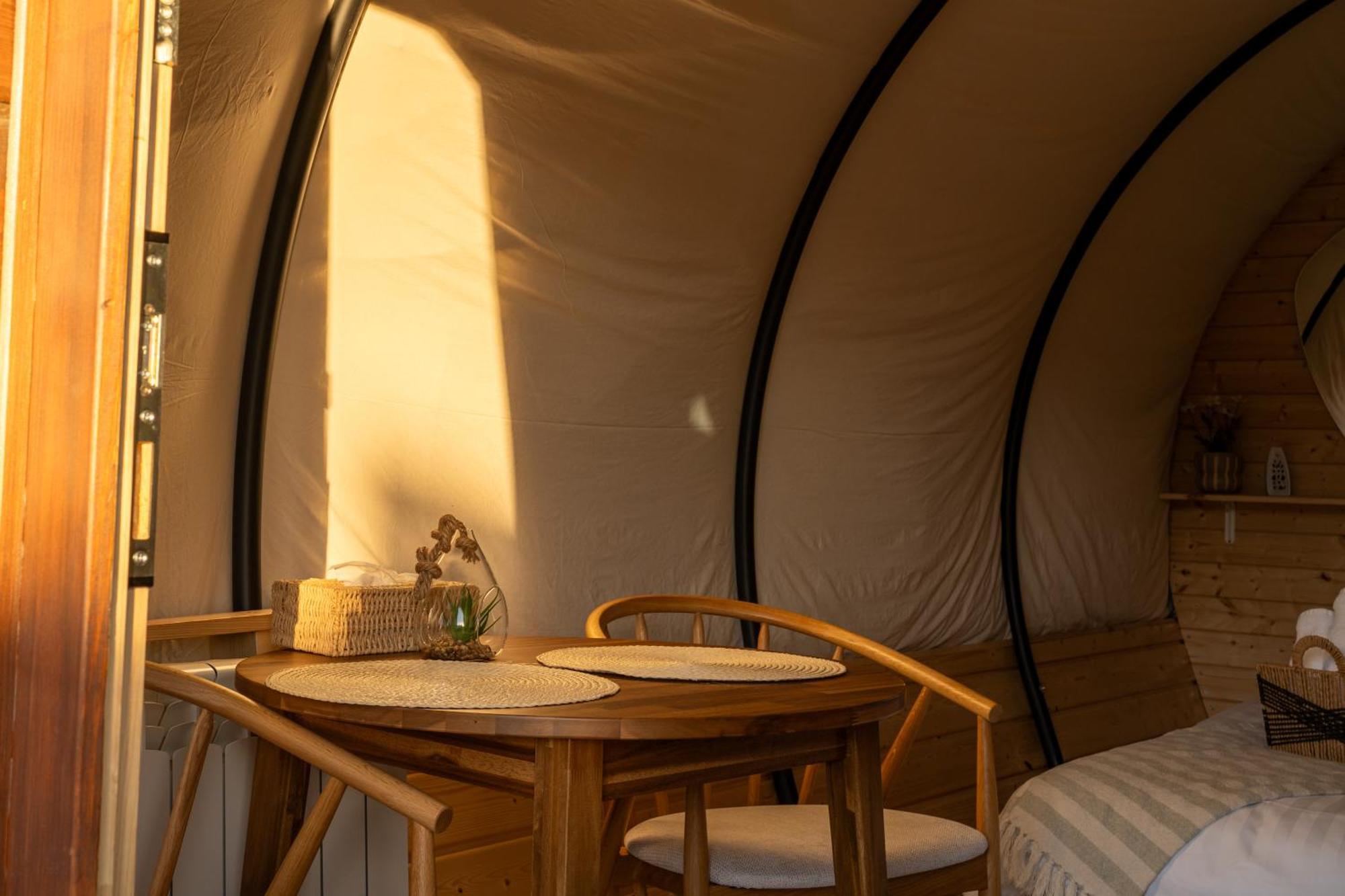 Glamp In Style Pods Resort Bran  Exterior foto
